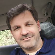 Redyk 2025 ruszył! Baca Józef Klimowski prowadzi stado owiec z Czarnego  przez Beskid Niski do Nowego Targu. 180 km w 6 dni! 👇  https://gorlice.naszemiasto.pl/owce-znow-ruszyly-przez-gory-baca-jozef-klimowski-prowadzi-stado-z-czarnego-do-nowego-targu/ar  ...