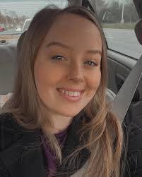 Gwen Decker's Instagram, Twitter & Facebook