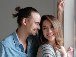 Bunga citra lestari — karena ku cinta kau sample. Momen Romantis Bcl Nyanyikan Karena Kucinta Kau Diakhiri Ciuman Ashraf Sinclair