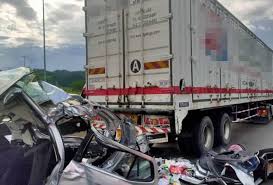 3 kereta kemalangan di lebuhraya utara selatan (waktu balik cuti raya). Identiti Tiga Kanak Kanak Maut Kemalangan Di Lebuhraya Plus Dikenal Pasti Astro Awani