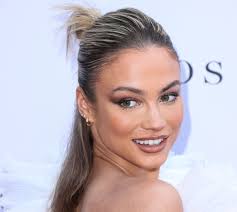 Rose Bertram pleit voor 'disclaimer' bij juicekanalen: 'Wat zij naar buiten  brengen, is pure haat'