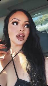 Don't mind me, just successfully fading songs in and out all night 🙃😚🍒 ✨  🤸🏻‍♀️ 📸: @jackie.mercado 🤍🤍🤍