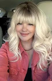 Holly Blizzard's Instagram, Twitter & Facebook