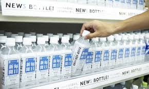 瓶裝水上的新聞 讓喝水也有話題可以聊 bottle drinks design packaging solutions