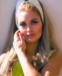 The actress was among the stars in the Royal Box for the men's finals.