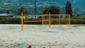 The height of the net is the same as the indoor game: Beach Volley Algund Sudtirol