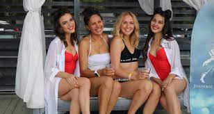 The site markets itself as a social media site with an emphasis on dating rather than as a true dating site. Dating Online Save Money And A Broken Heart King Goya