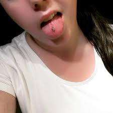 Das snake eyes piercing ist nichts für weicheier, nicht gerade schmerzfrei und bedarf einer umfassenden nachsorge während des heilungsprozesses. Zungenpiercing Hashtag On Twitter