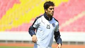السوبر المصري زيزو يتعرض لإصابة في تدريبات الزمالك موقع سبورت 360 تعرض أحمد سيد زيزو جناح نادي الزمالك لإصابة خفيفة In 2020 Jackets Fashion Motorcycle Jacket
