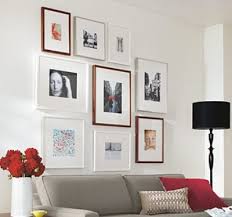 Dalam artikel ini akan dibahas mengenai hiasan dinding rumah minimalis, apa yang dapat ditempatkan di dinding ruang tamu. Hiasan Dinding Ruang Tamu Modern Desain Rumah