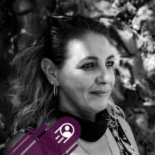 Essere fratelli di una persona autistica non è sempre facile. I fratelli  tendono a essere messi in secondo piano, responsabilizzati (anche  involontariamente) perché in famiglia c'è qualcuno che ha più bisogno di