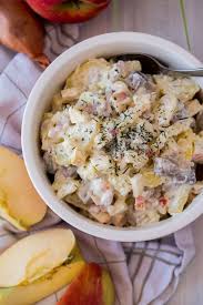 Leichter Matjes Kartoffelsalat Nach Hausfrauenart Mit Apfeln Und Zwiebeln Einfach Schnell Lecker Und Kalorienarm Www E Kartoffelsalat Matjes Leckere Salate