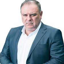 2001 yılında televizyon dünyasına adım atan burak sergen, 2002 yılında rol aldığı zerda dizisi ile tanınmaktadır. Burak Sergen Sadakatsiz Dizisi Kimdir Kac Yasinda Nereli Boyu Ve Kilosu Biyografi Sitesi