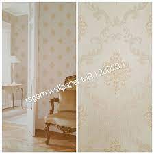 Laminate sample in raspberry cream with matte finish provides an elegant look like no other surfacing product. Jual Wallpaper Dinding Ruang Tamu Minimalis Classic Elegant Mrj 20020 1 Produk Berkelas Yukk Segera Miliki Di Lapak Pakuwon Shop Bukalapak