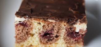 Hinterlasse uns auch bitte eine telefonnummer im bestellformular für rückfragen! Donauwelle Rezept Zum Nachbacken So Gelingt Der Kuchen Klassiker Utopia De