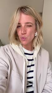 New Look de @Natalia Simon 😍 ¡Nos encanta como le sienta el corte bob!  #newlookbarcelona #newlook #peluqueria #peluqueriabarcelona #shorthair  #blonde #cortebob #pelocorto #blondehair #fy #parati ...