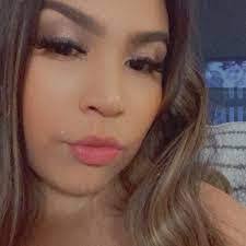 Deniece Davis's Instagram, Twitter & Facebook