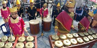 Kebanyakan dimainkan dengan cara dipukul, baik menggunakan telapak tangan atau stick. 7 Alat Musik Daerah Sumatera Barat Halaman All Kompas Com