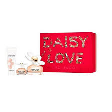 So while ordering her the 100ml for christmas, i decided that indeed i would order one for myself to try out, even though i was a bit afraid that it would be far to young smelling for daisy is my favorite marc jacobs perfume right now. Marc Jacobs Daisy Love Women S Gift Set 100ml Perfume Direct