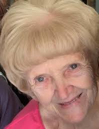 Sarah Hindman's Instagram, Twitter & Facebook