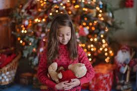 Las celebraciones navideñas son mágicas para los niños, y para que ellos disfruten como nunca, guiainfantil.com ha preparado algunas sugerencias de juegos para niños en navidad. Regalos De Navidad Para Ninos De 6 A 12 Anos Jugar Mola