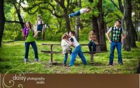 15 Unique Family Photo Ideas Fun Family Photos Unique Family Photos Family Photos