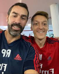 Arsenal menajeri mikel arteta, mesut özil'in son durumu hakkında konuştu. Mesut Ozil On Twitter Trained With This Afc Legend This Morning Always A Pleasure To See You My Bro Piresrobert7 Best Of Luck For The Match Now From Both Of