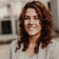 Nadine Gross's Instagram, Twitter & Facebook