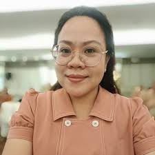 He wore a crown, but she ruled his heart. 😍 Jeonha is so in love, he  doesn't even care if he's freezing at night as long as she's the one  sleeping comfortably.