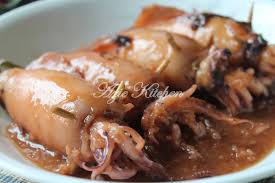 Masukkan sotong, bawang dan teruskan sehingga semua bahan menjadi penyayang dan apabila tukang masak boleh memadamkan api. Ketupat Sotong Kelantan Azie Kitchen