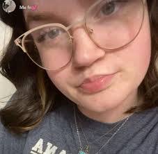 Melissa Clampitt's Instagram, Twitter & Facebook