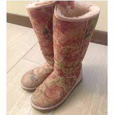 Finished with a soft shearling lining, this style is finished with seam detailing and tab logo detailing to. Ugg Shoes Tall Floral Print Uggs Sz 7 Poshmark