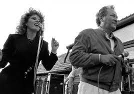 Maybe you would like to learn more about one of these? Ilyen Dogos Volt Fiatalon Balazs Klari Nem Csoda Hogy Korda Gyorgy Belehabarodott Hazai Sztar Femina