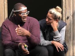 Wie viele bewohner:innen die herausforderung promi big brother. Promi Big Brother 2018 Alphonso Beleidigt Chethrin Du Warst Eine Schl E Tv