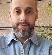 Peter Vale's Instagram, Twitter & Facebook