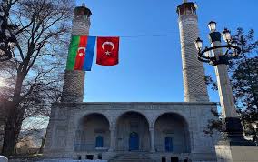 Xviii əsrin ikinci yarısında azərbaycanın tarixi, mədəni və strateji əhəmiyyətə malik şəhəri sayılan şuşa özünün xalçası, ipəyi, parçası və çini. Susa SÉ™hÉ™ri AzÉ™rbaycanin MÉ™dÉ™niyyÉ™t Paytaxti Elan Edilib Istiqlal Az