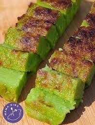 A type of kuih bengka made using tapioca instead of rice flour, it is. Steamed Screwpine Cassava Cake Pandan Kuih Bingka Ubi Kayu Mama Ding S Kitchen