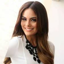 55 super chic long hairstyle ideas that will turn heads. Ximena Navarrete On Twitter Maluma