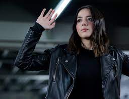 Why did chloe bennet go under the knife? Lmllva58npzexm