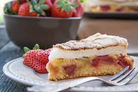 Rezept Saftiger Erdbeer Rhabarber Kuchen Ohne Butter Mit Baiserhaube
