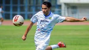 Ezra harm ruud walian adalah pemain sepak bola keturunan indonesia yang bermain untuk tim psm makassar ia pernah. Pssi Dokumen Alih Status Pemain Persib Ezra Walian Diproses Fifa