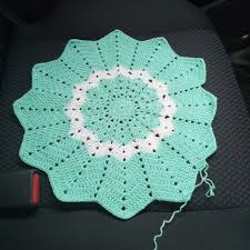 Oleh itu, disini, saya ingin memberikan panduan memulakan seni mengait ini. Mengait Alas Meja Bintang Crochet Asma Felt Box