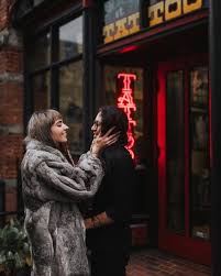 Poses for photos photo poses my photos instagram pose instagram story ideas chernobyl pic pose cute poses insta pictures. 12 Pose Romantis Bareng Pasangan Yang Beda Dan Gak Alay