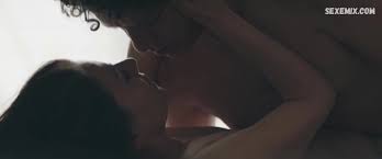 Ana Fernandez sexy, scene in Leon y Morgana (2018)