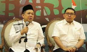 Awalnya, fahri hamzah mengaku dia mengenal fadli pada 1991 saat ramai demonstrasi. Pemberian Penghargaan Ke Fadli Zon Dan Fahri Hamzah Sesuai Aturan Inisiatifnews Com