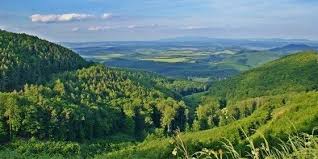 Přibližně jedna desetina země patří mezi národní parky nebo chráněné krajinné oblasti. Matra Google Kereses Natural Landmarks Matra Hungary
