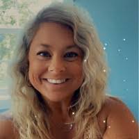 Vicki Houck's Instagram, Twitter & Facebook