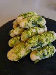 La Recette De Ladoo Coco Lime Boules A La Noix De Coco Et A La Lime Est Delicieuse Ce Dessert Indien Est Facile Et Rapide Recipes I Need To Make Desse