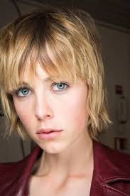 Round faces look the best with hair layers, as the features get a smoother look. 9 Inspiring Short Layered Haircuts And Maintenance Tips