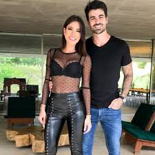 Adriana santana is a family medicine specialist in woodland, california. Adriana Sant Anna E Impedida De Lancar Livro Em Shopping De Bh Por Ser Ex Bbb Jetss